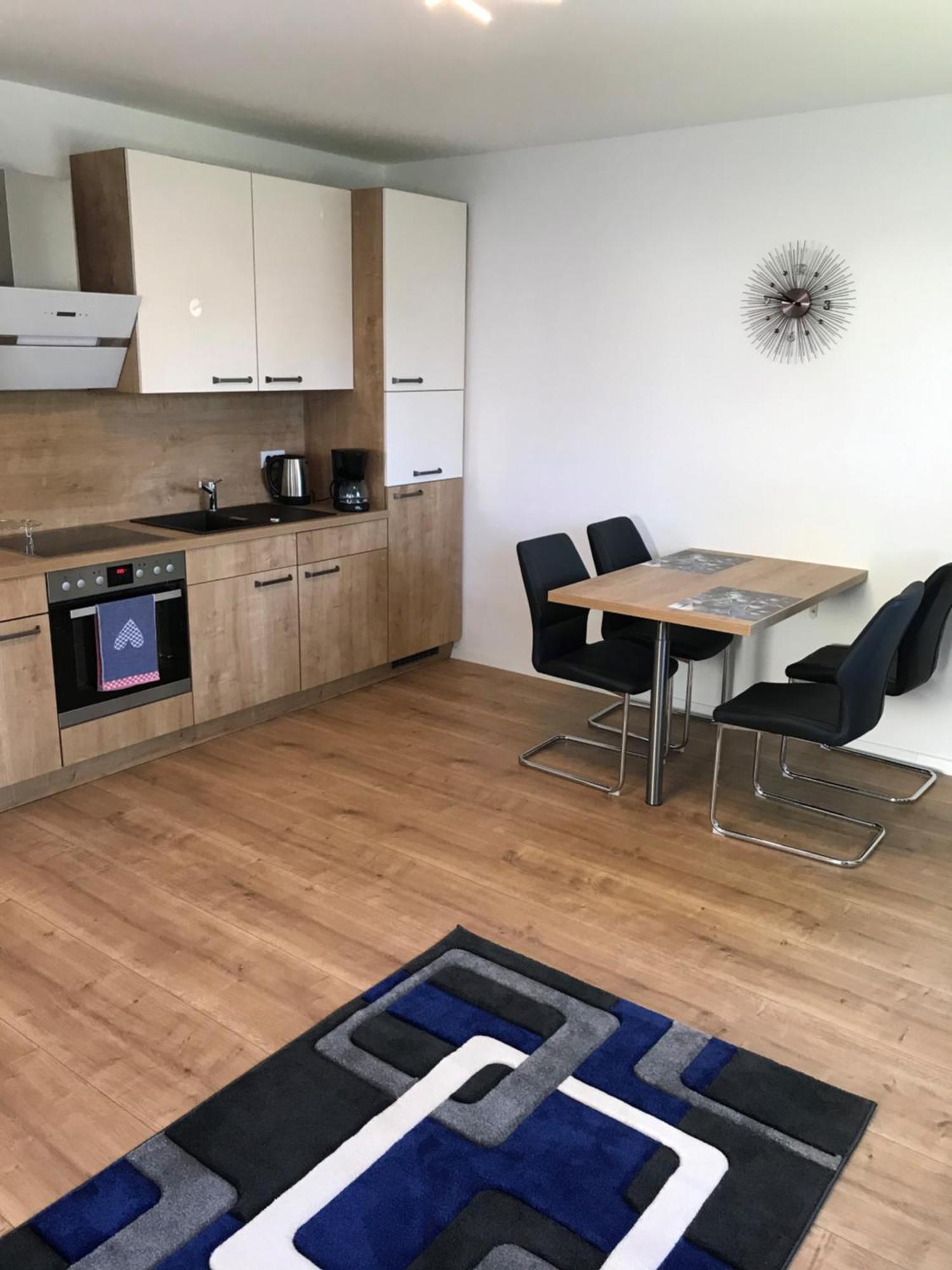 Schoene Neu Erbaute Apartamento Berlim